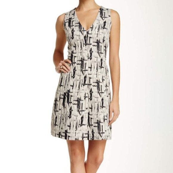 everleigh Dresses & Skirts - Everleigh Size XS Sleeveless V-Neck Jacquard Fit& Flare Sparkle Dress, EUC